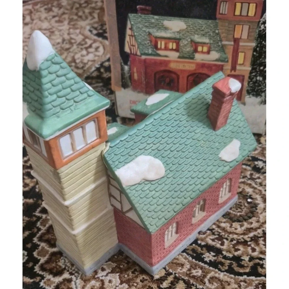 Dickens Fire Station Porcelain Lighted Christmas Village House w/ Box Tested
